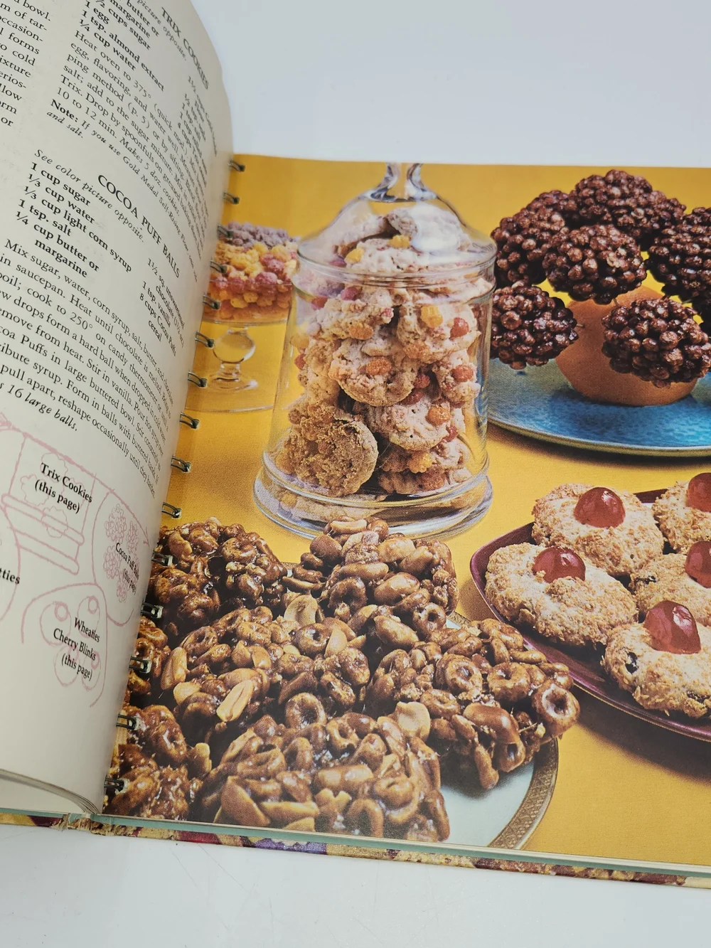 Vintage Cookie Recipes Betty Crocker Cooky Book - Bright Red Cookie Cover